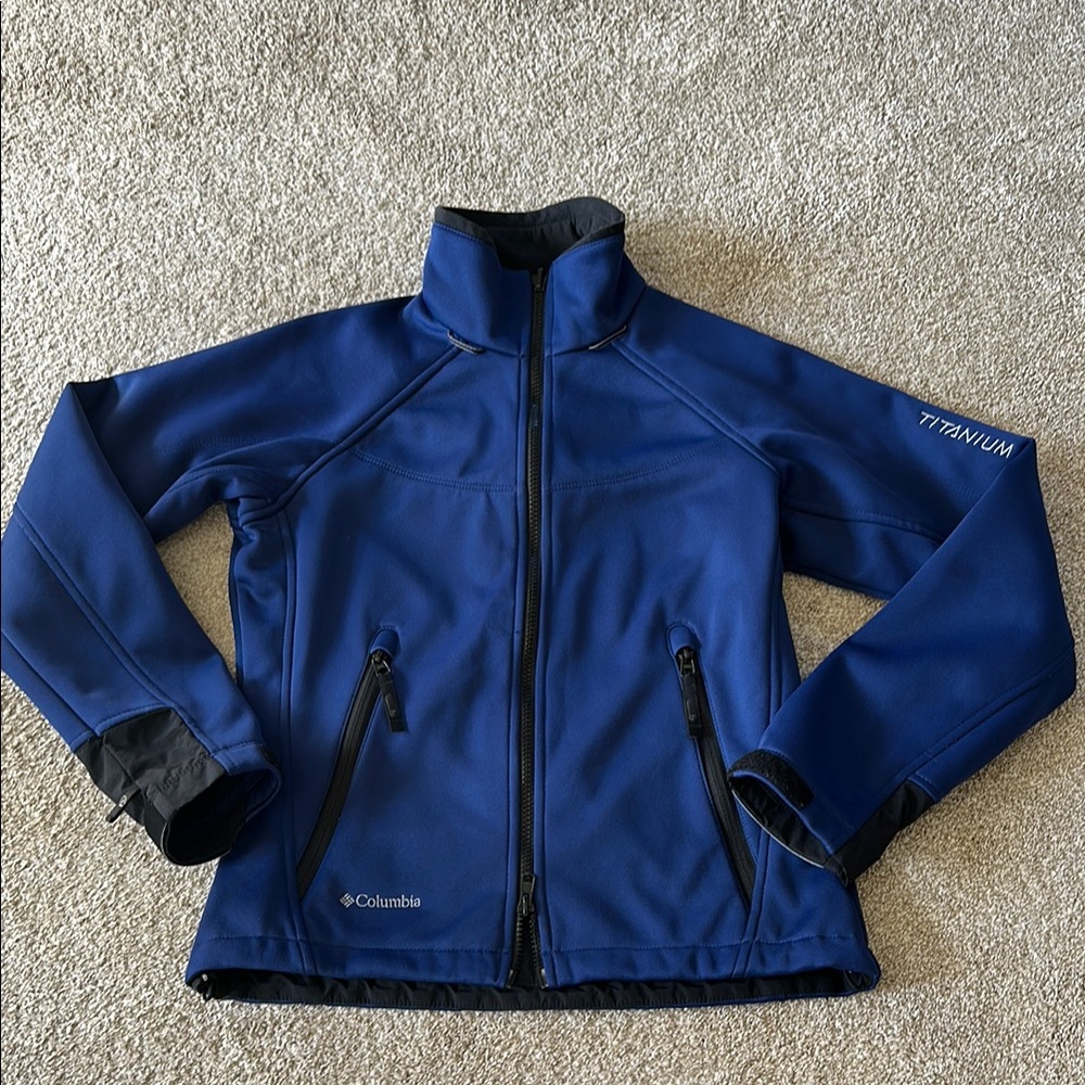 Columbia Titanium Navy Softshell Jacket - image 2
